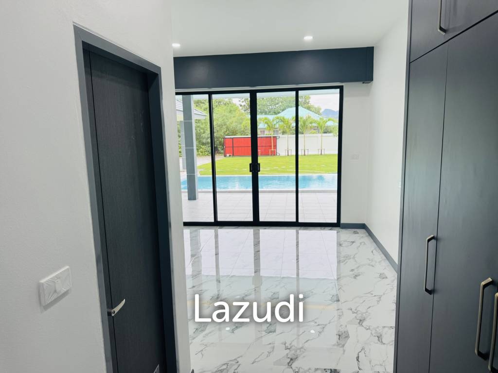 SAM ROI YOT: Modern 4-Bedroom Pool Villa  Khao Kalok Beach