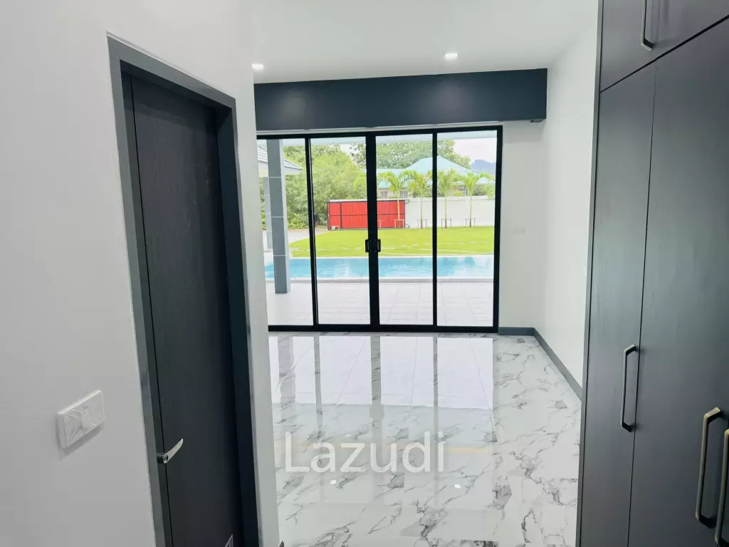 SAM ROI YOT: Modern 4-Bedroom Pool Villa  Khao Kalok Beach