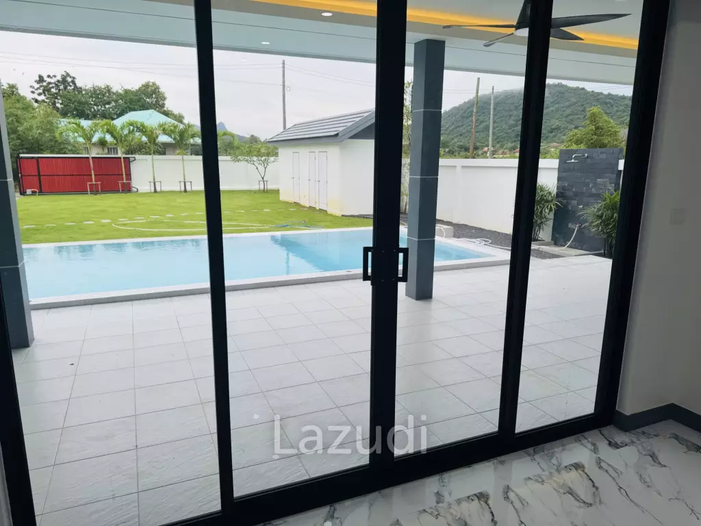 SAM ROI YOT: Modern 4-Bedroom Pool Villa  Khao Kalok Beach