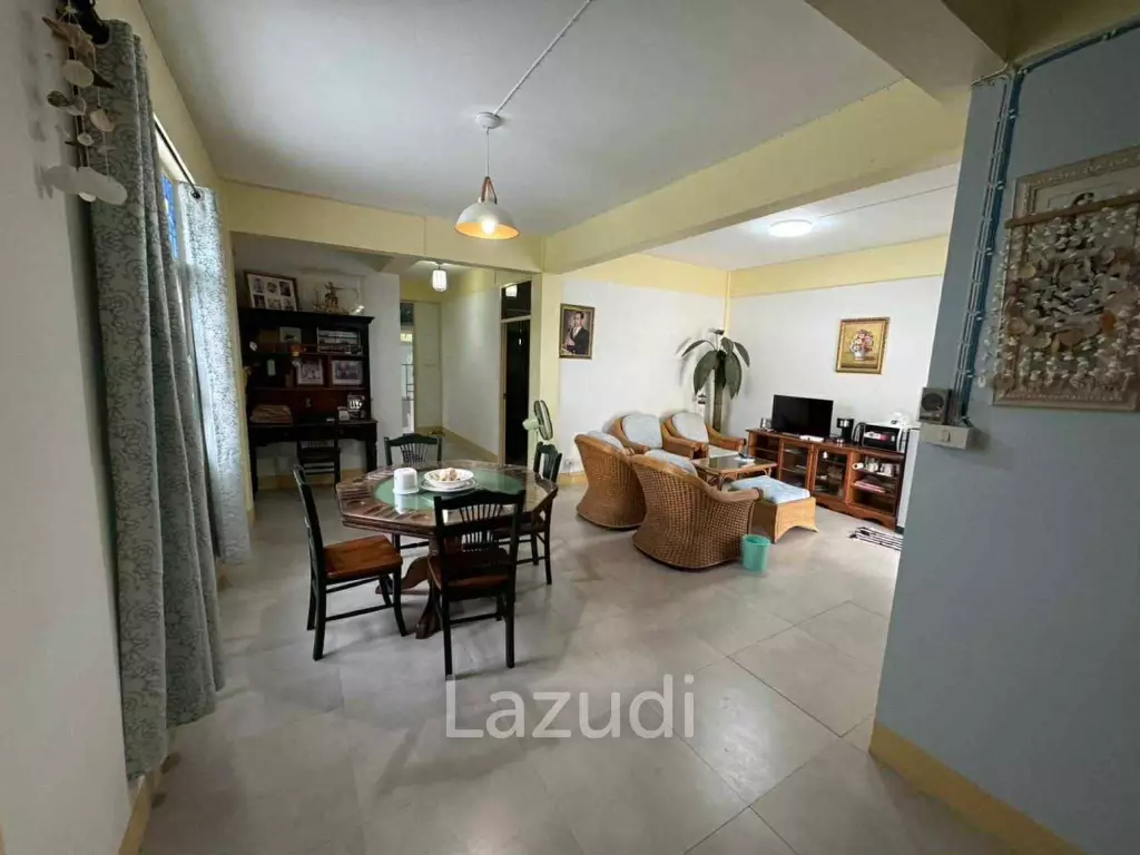 Soi Na Ranong: 3 bedrooms Townhouse only 70 m from Beach
