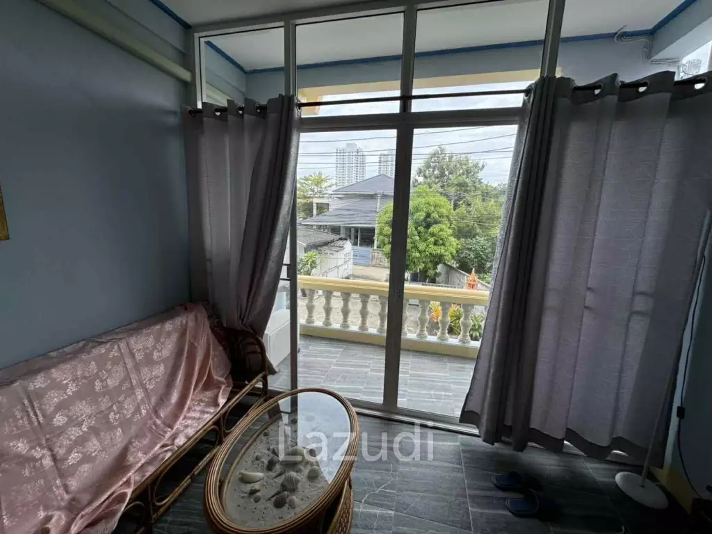 Soi Na Ranong: 3 bedrooms Townhouse only 70 m from Beach