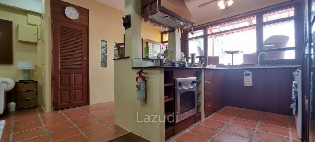 5 Storey Commercial Building In Pratumnak