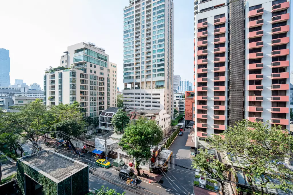 2 Bedroom 2 Bathroom 92 Sq.m Saladaeng Residences