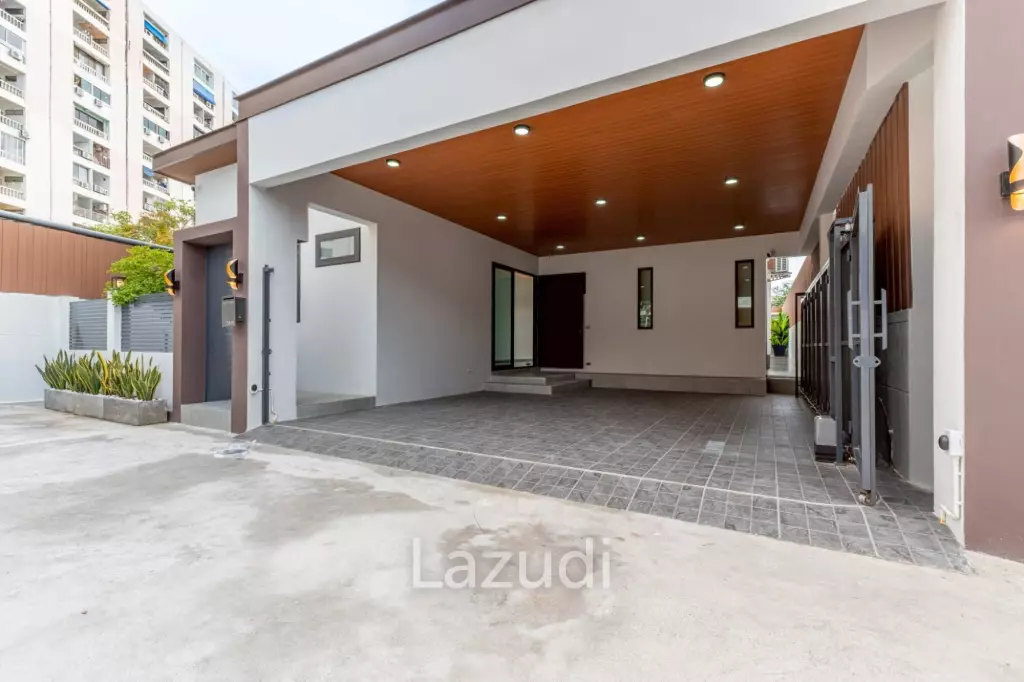3 Beds 4 Baths 130 SQ.M. Villa In Central Pattaya