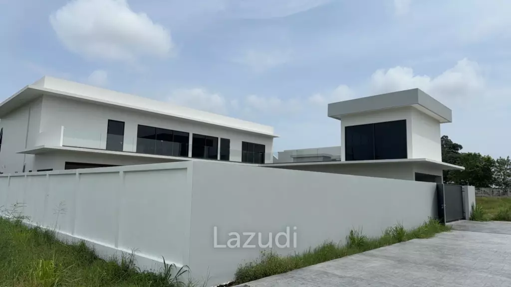 6 Rai Land With Ultra-Luxury Modern Project
