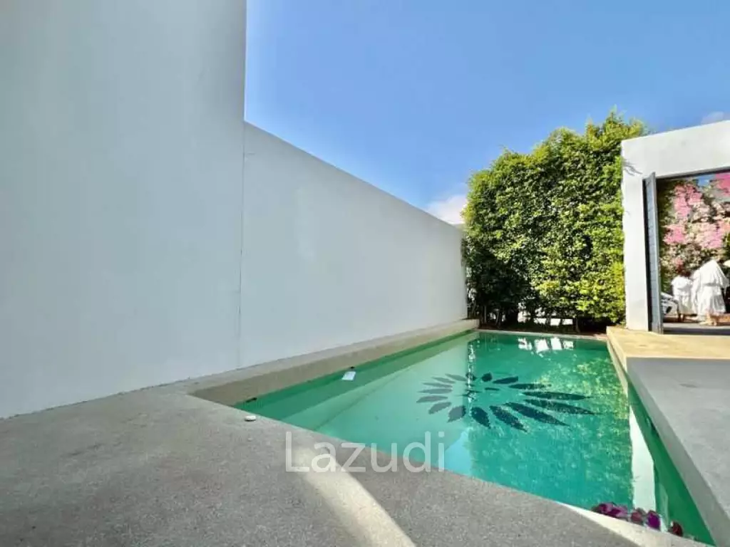3 Beds 4 Bath 215 SQ.M. Palm Spring Villas