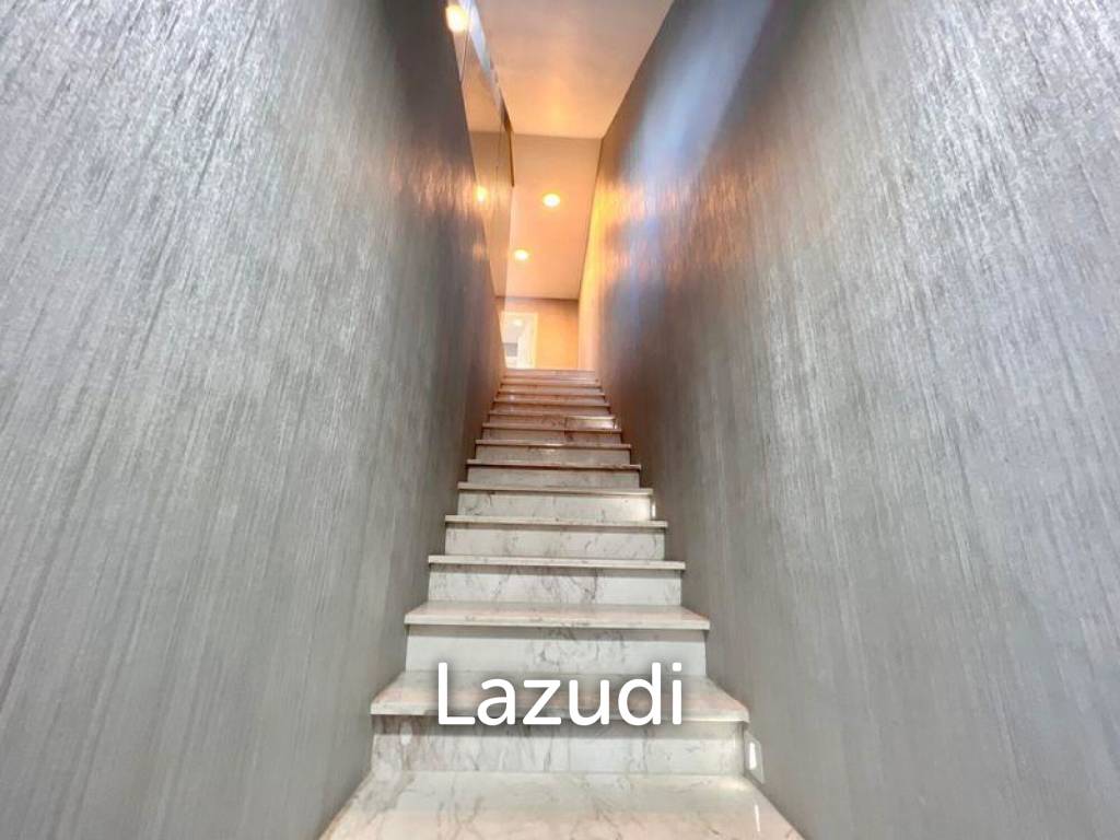 3 Beds 4 Bath 215 SQ.M. Palm Spring Villas