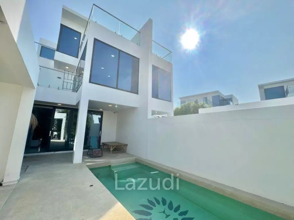 3 Beds 4 Bath 215 SQ.M. Palm Spring Villas