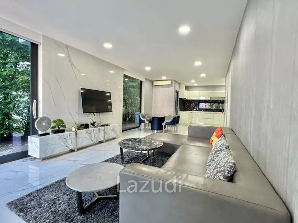 3 Beds 4 Bath 215 SQ.M. Palm Spring Villas