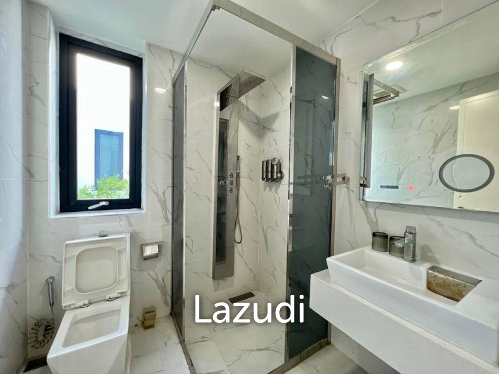 3 Beds 4 Bath 215 SQ.M. Palm Spring Villas