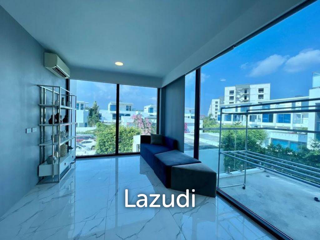 3 Beds 4 Bath 215 SQ.M. Palm Spring Villas