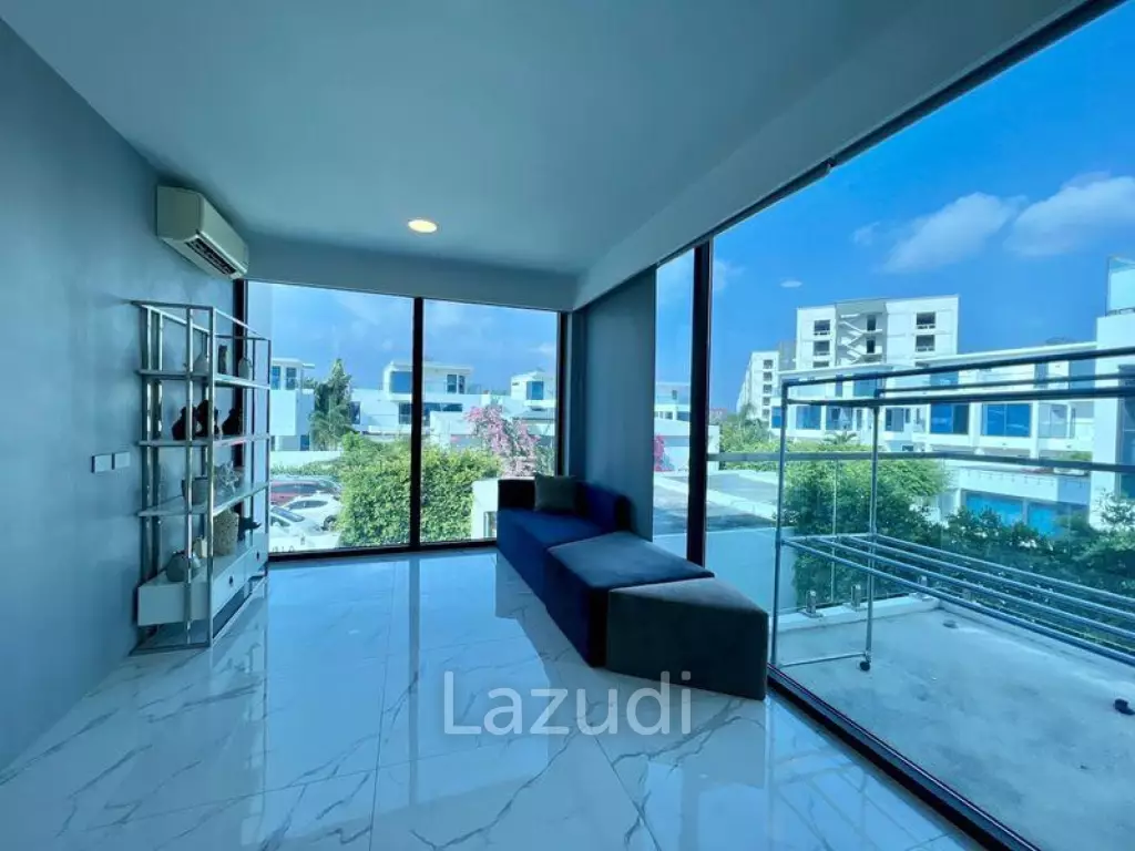 3 Beds 4 Bath 215 SQ.M. Palm Spring Villas