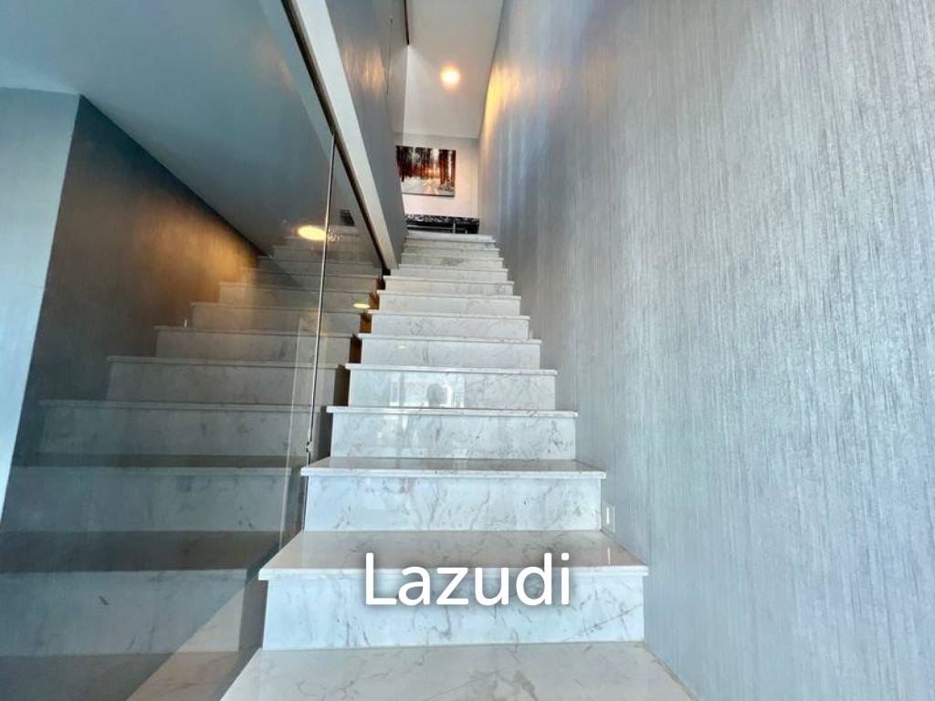 3 Beds 4 Bath 215 SQ.M. Palm Spring Villas