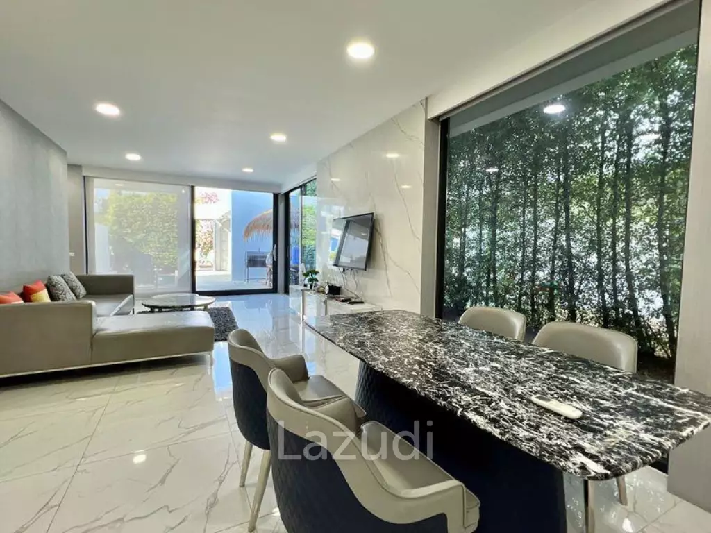 3 Beds 4 Bath 215 SQ.M. Palm Spring Villas