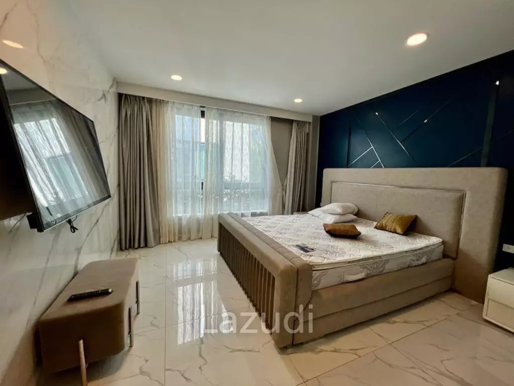 3 Beds 4 Bath 215 SQ.M. Palm Spring Villas