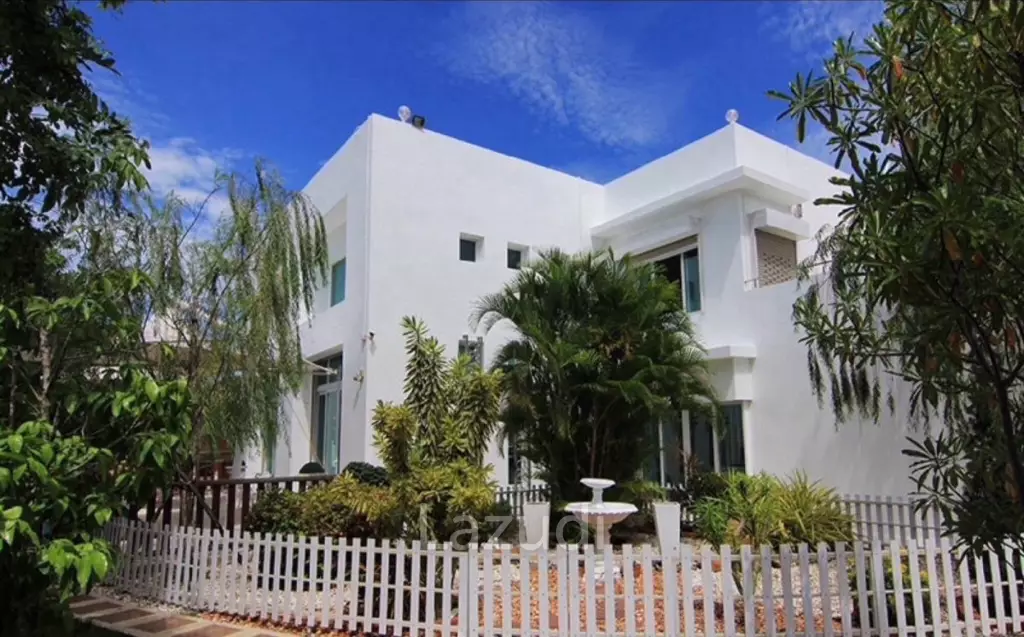 Modern 4-Bedroom Villa with Pool in Hua Hin