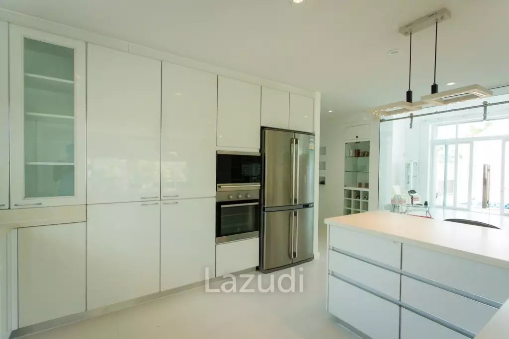 Modern 4-Bedroom Villa with Pool in Hua Hin