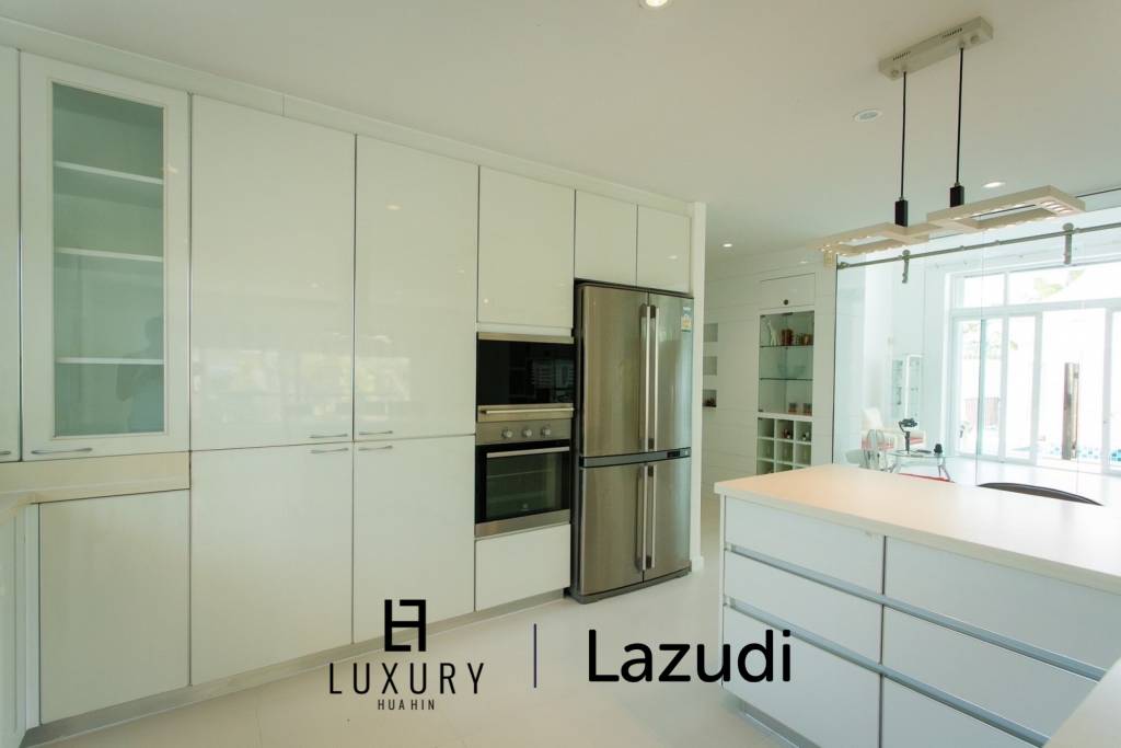 Modern 4-Bedroom Villa with Pool in Hua Hin