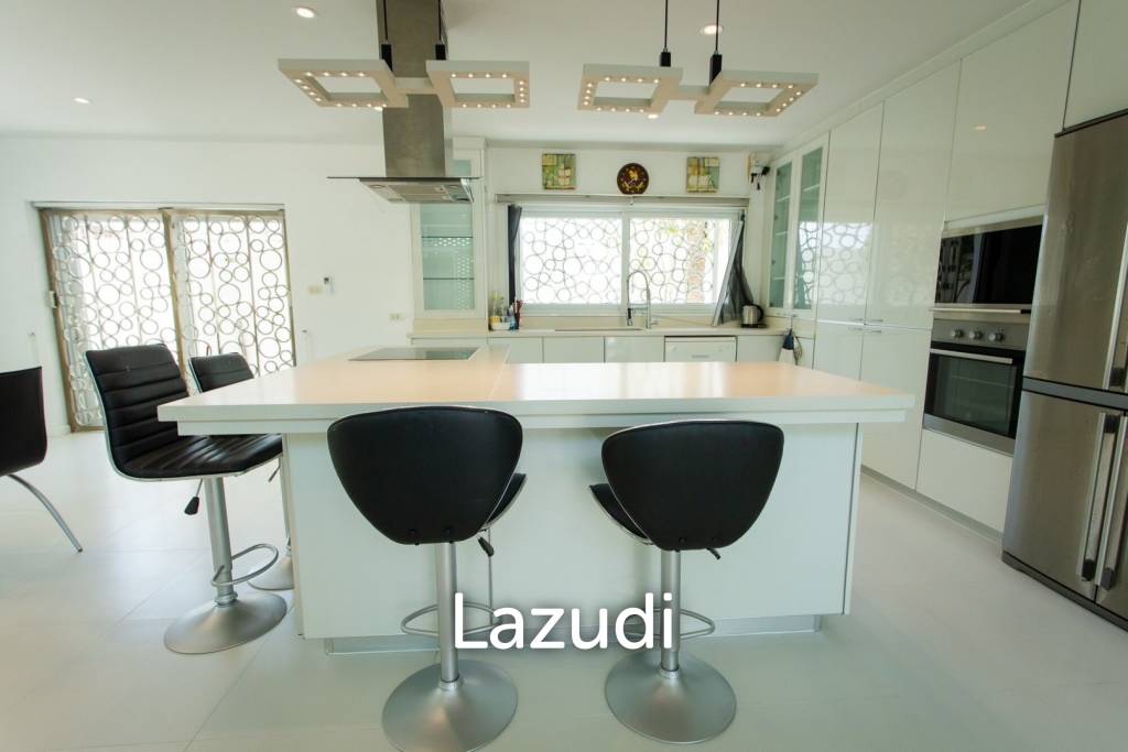 Modern 4-Bedroom Villa with Pool in Hua Hin