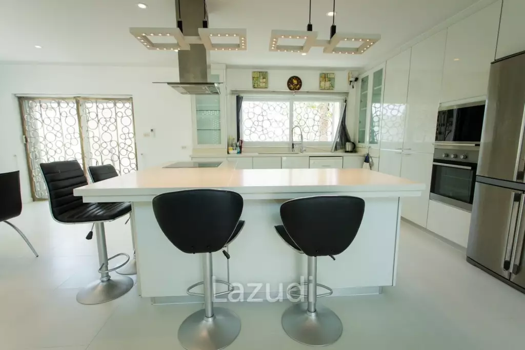 Modern 4-Bedroom Villa with Pool in Hua Hin