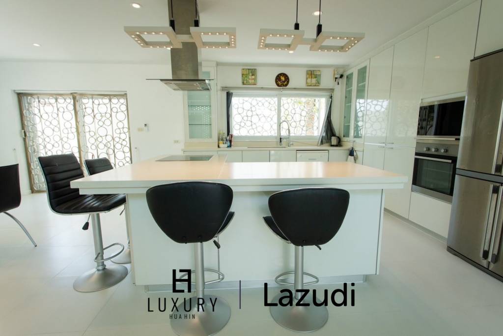 Modern 4-Bedroom Villa with Pool in Hua Hin