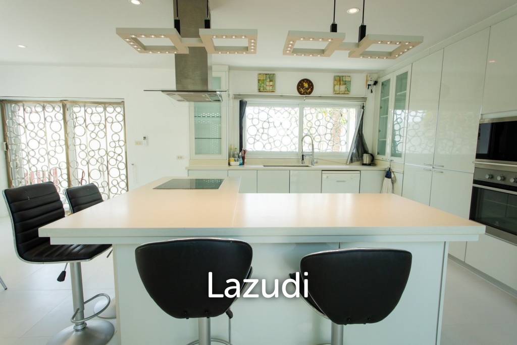 Modern 4-Bedroom Villa with Pool in Hua Hin