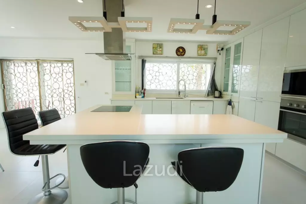 Modern 4-Bedroom Villa with Pool in Hua Hin