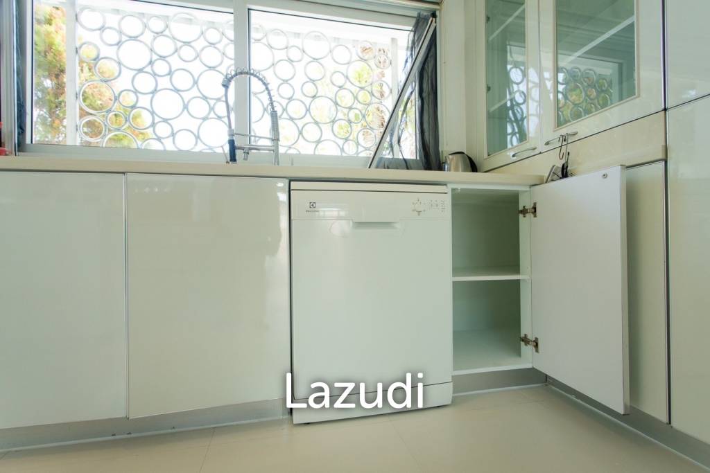 Modern 4-Bedroom Villa with Pool in Hua Hin