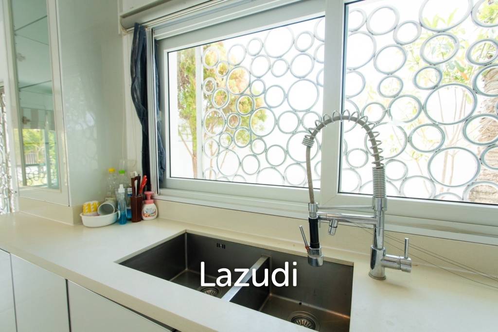 Modern 4-Bedroom Villa with Pool in Hua Hin