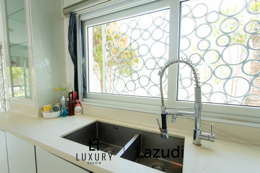 Modern 4-Bedroom Villa with Pool in Hua Hin