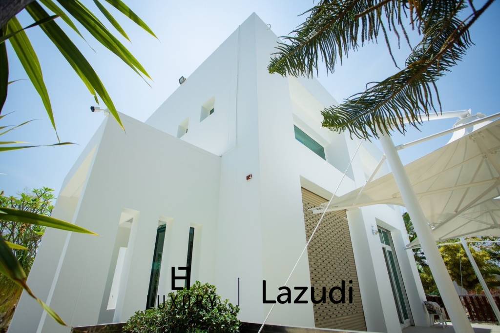 Modern 4-Bedroom Villa with Pool in Hua Hin