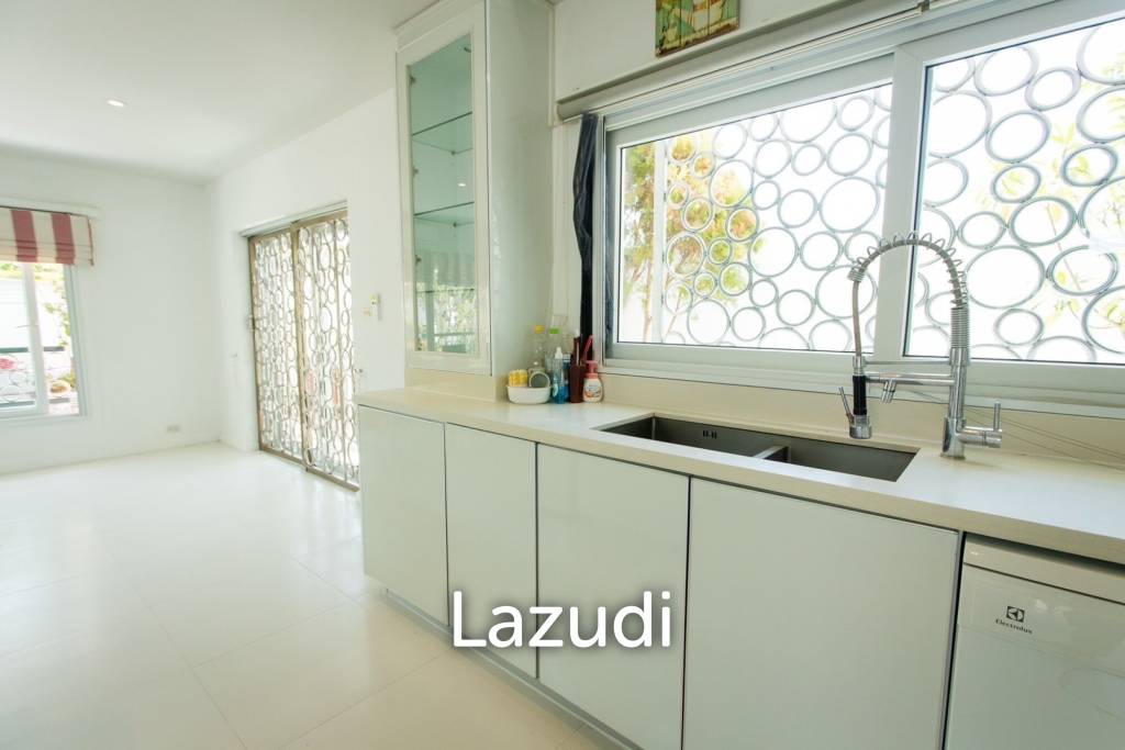 Modern 4-Bedroom Villa with Pool in Hua Hin
