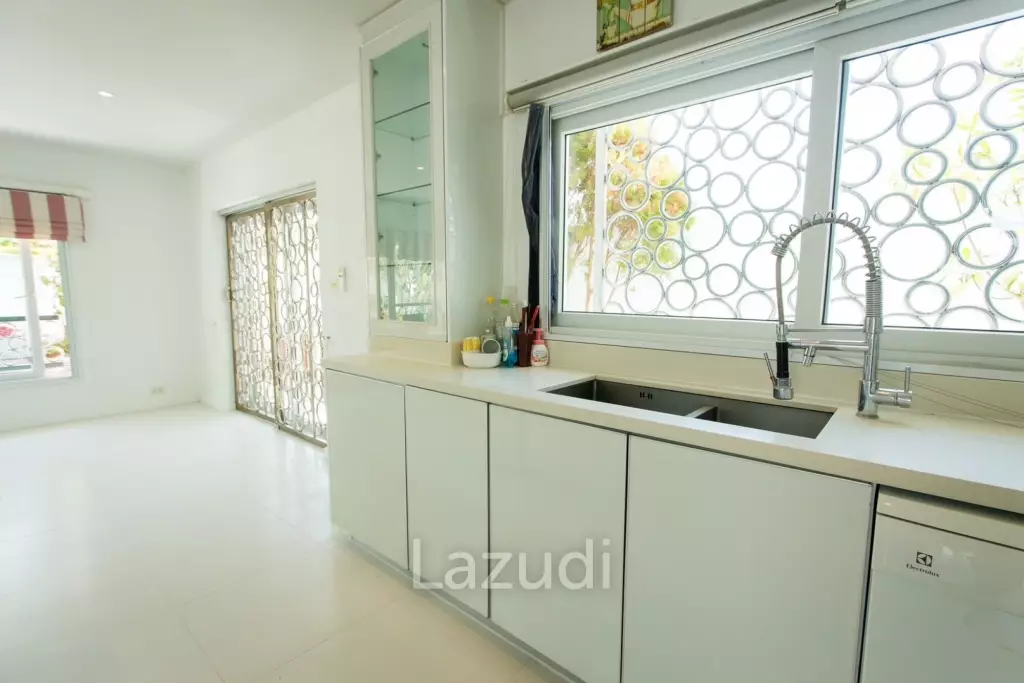 Modern 4-Bedroom Villa with Pool in Hua Hin