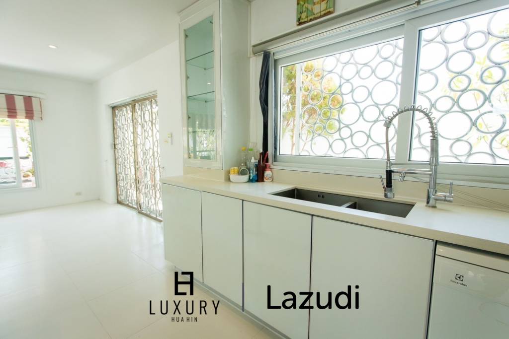 Modern 4-Bedroom Villa with Pool in Hua Hin