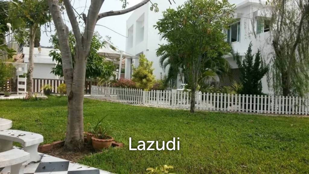 Modern 4-Bedroom Villa with Pool in Hua Hin
