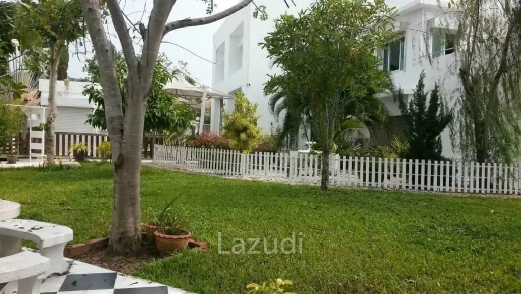 Modern 4-Bedroom Villa with Pool in Hua Hin