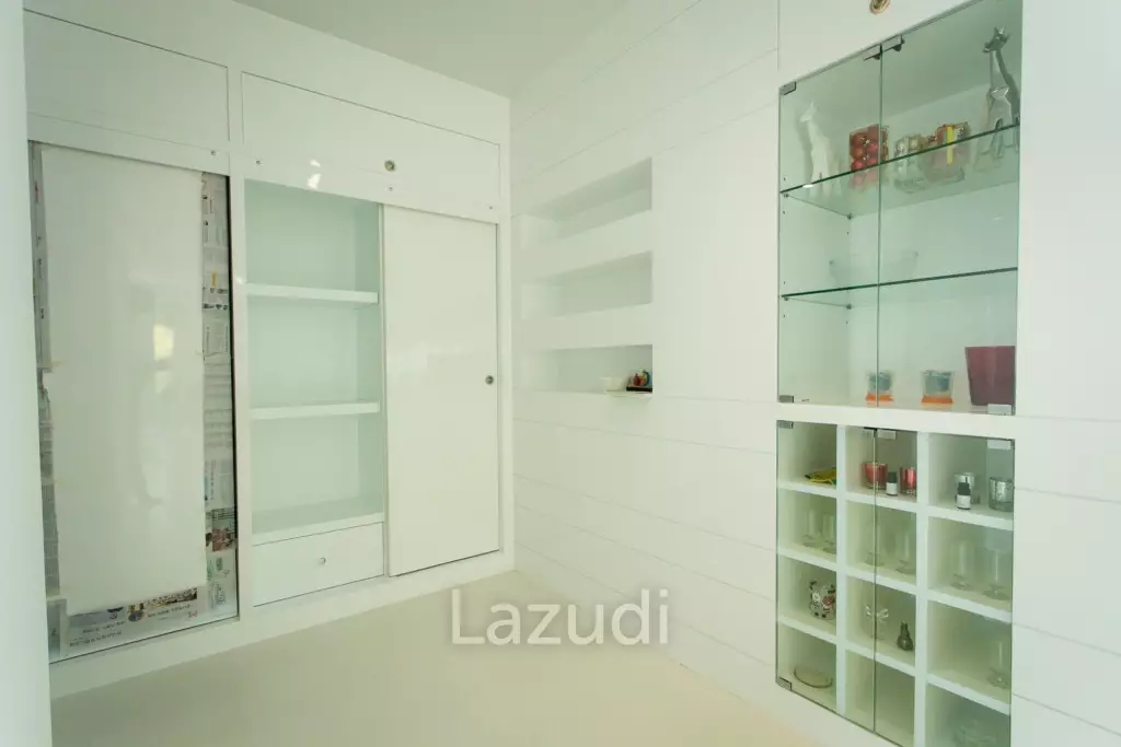 Modern 4-Bedroom Villa with Pool in Hua Hin