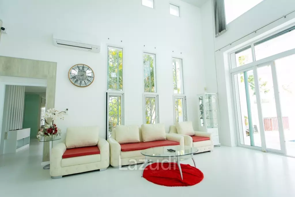 Modern 4-Bedroom Villa with Pool in Hua Hin