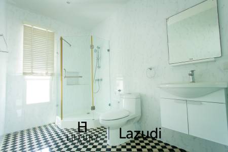 Modern 4-Bedroom Villa with Pool in Hua Hin