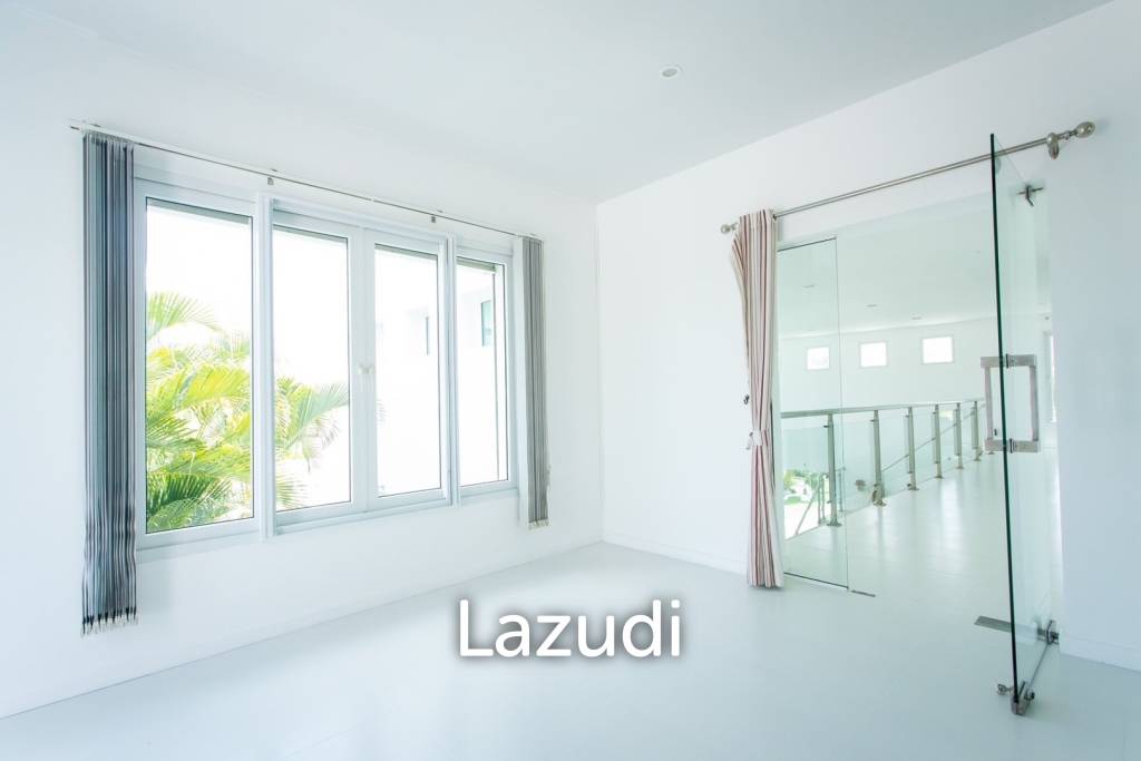 Modern 4-Bedroom Villa with Pool in Hua Hin