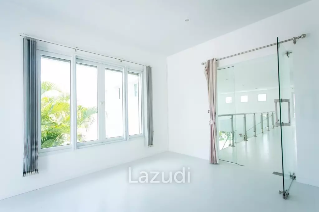 Modern 4-Bedroom Villa with Pool in Hua Hin