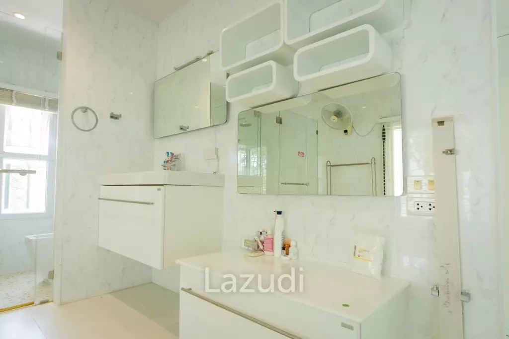 Modern 4-Bedroom Villa with Pool in Hua Hin