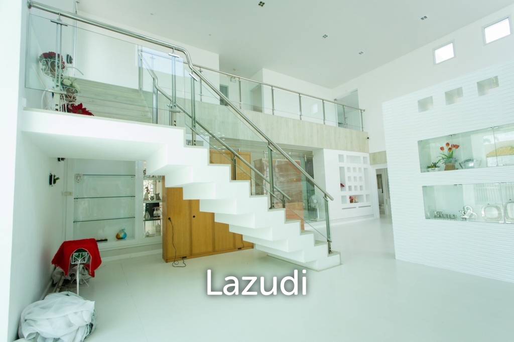 Modern 4-Bedroom Villa with Pool in Hua Hin