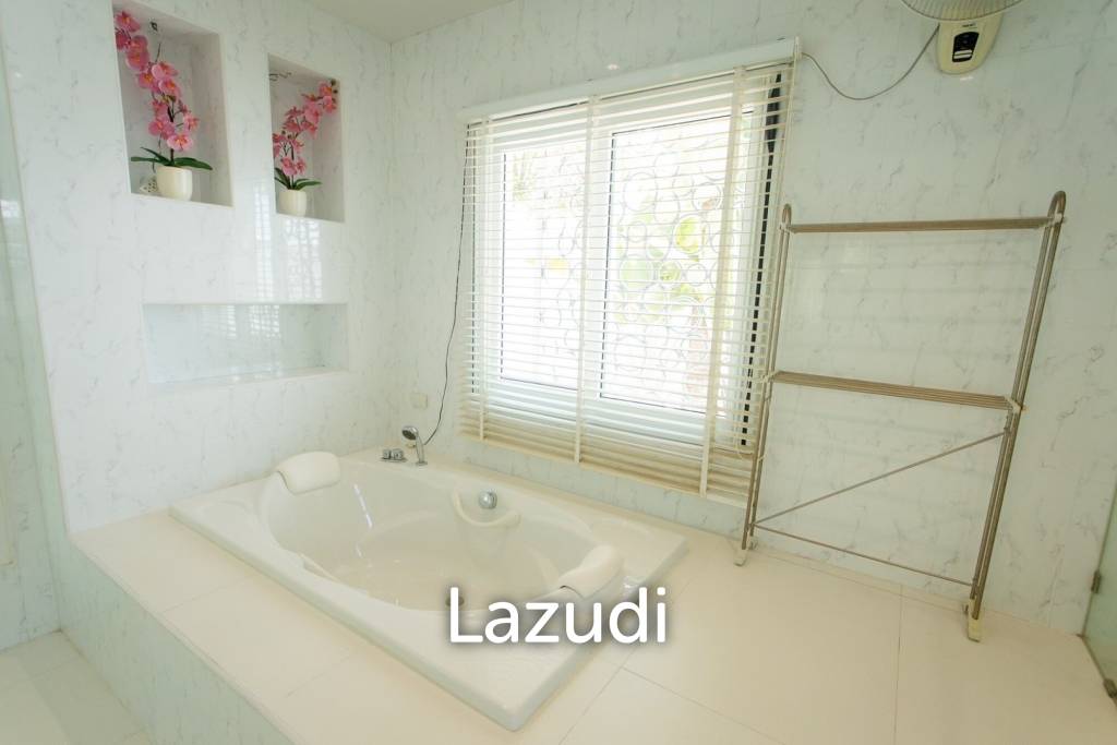 Modern 4-Bedroom Villa with Pool in Hua Hin