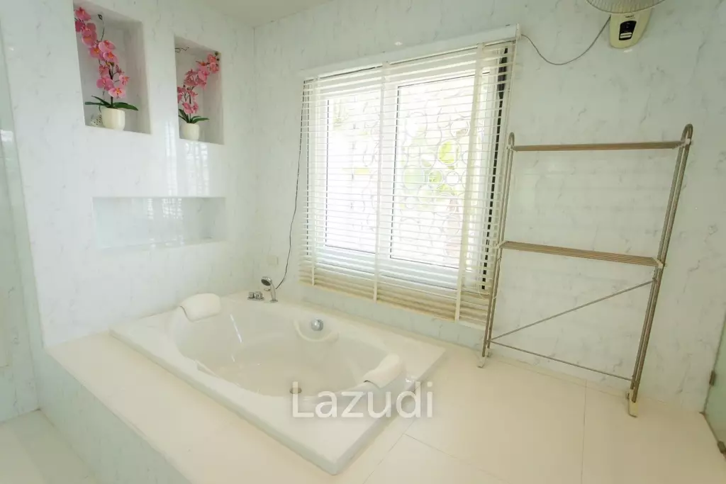 Modern 4-Bedroom Villa with Pool in Hua Hin