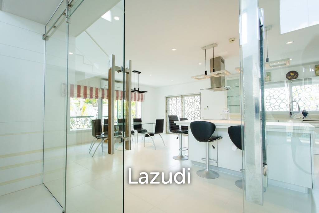 Modern 4-Bedroom Villa with Pool in Hua Hin