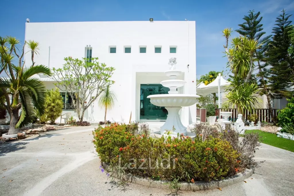 Modern 4-Bedroom Villa with Pool in Hua Hin