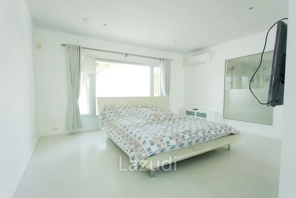Modern 4-Bedroom Villa with Pool in Hua Hin