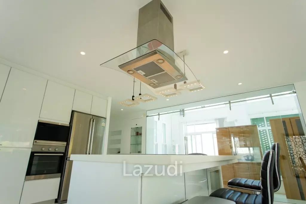 Modern 4-Bedroom Villa with Pool in Hua Hin