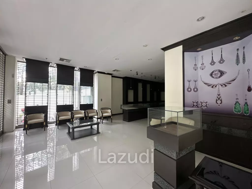 Prime Retail Space in Piyamitr Building Bangkok